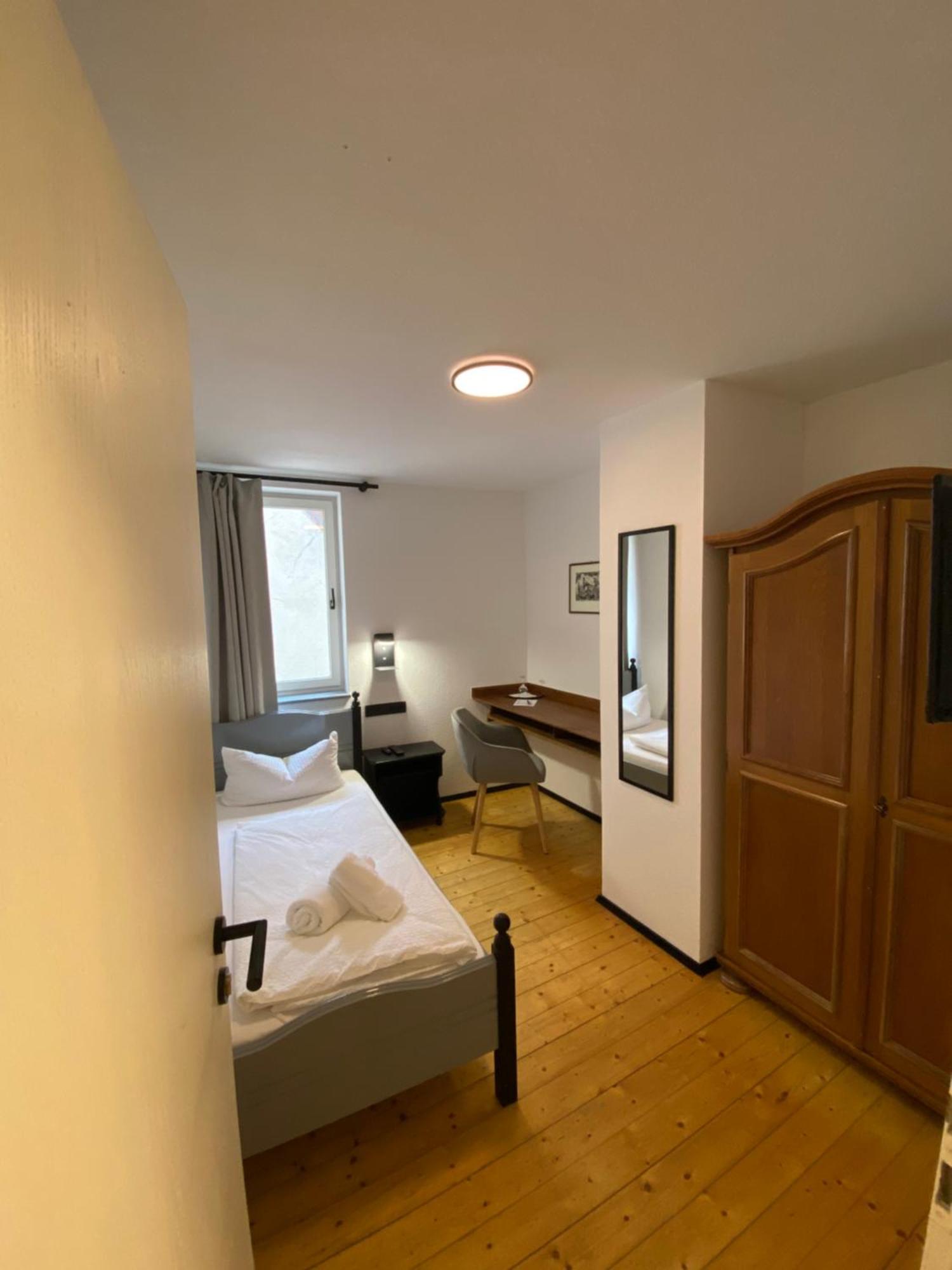 Gasthof Zum Goldenen Schiff - Lehm, Stil & Altstadtflair Marktbreit Extérieur photo