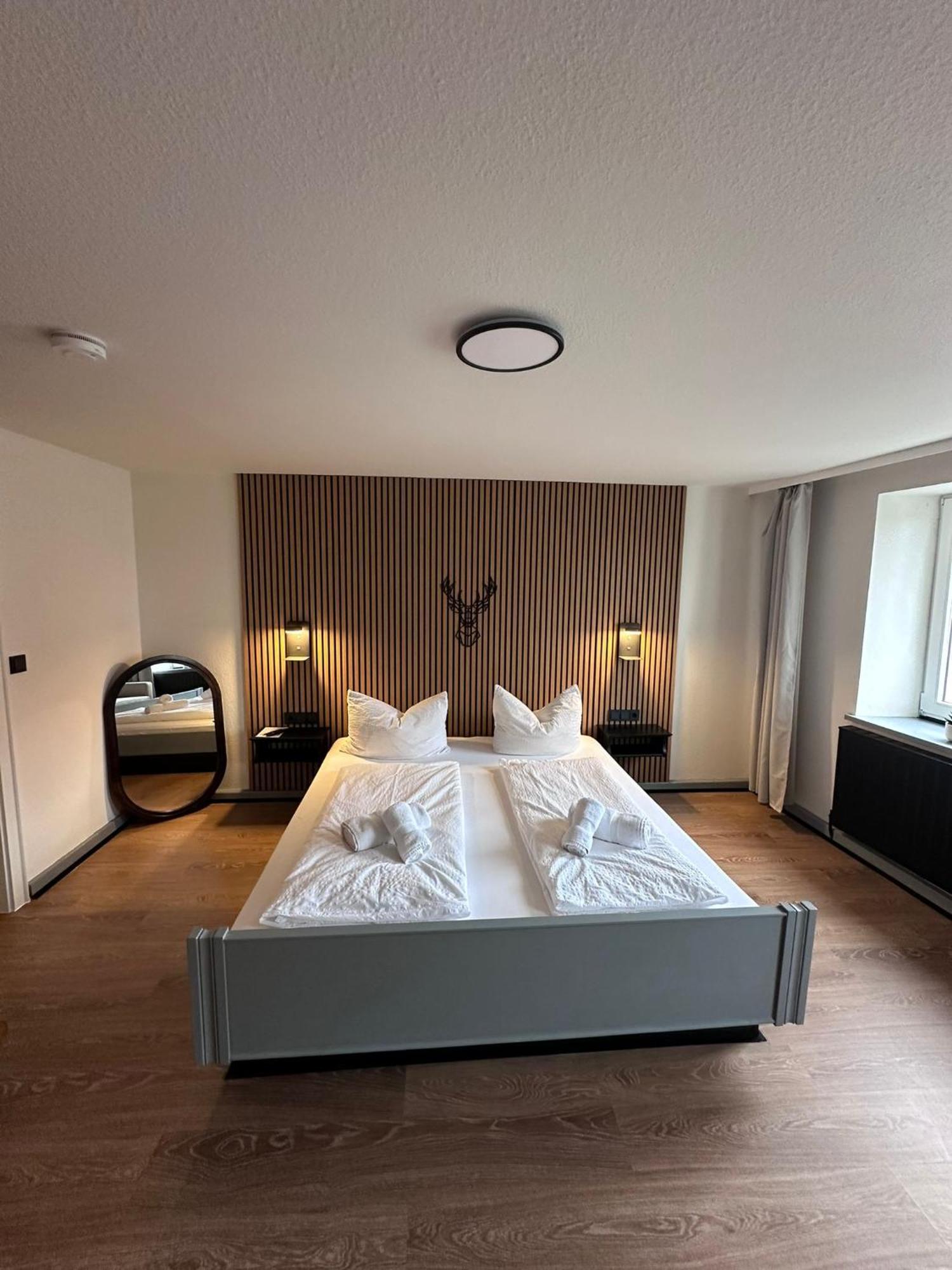 Gasthof Zum Goldenen Schiff - Lehm, Stil & Altstadtflair Marktbreit Extérieur photo