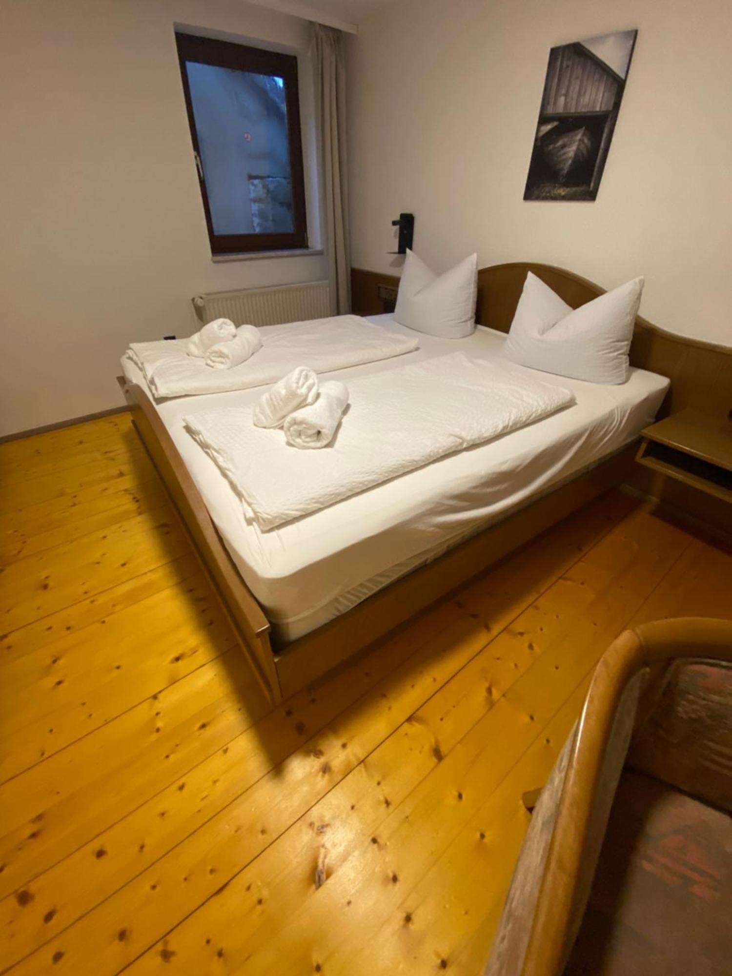 Gasthof Zum Goldenen Schiff - Lehm, Stil & Altstadtflair Marktbreit Extérieur photo